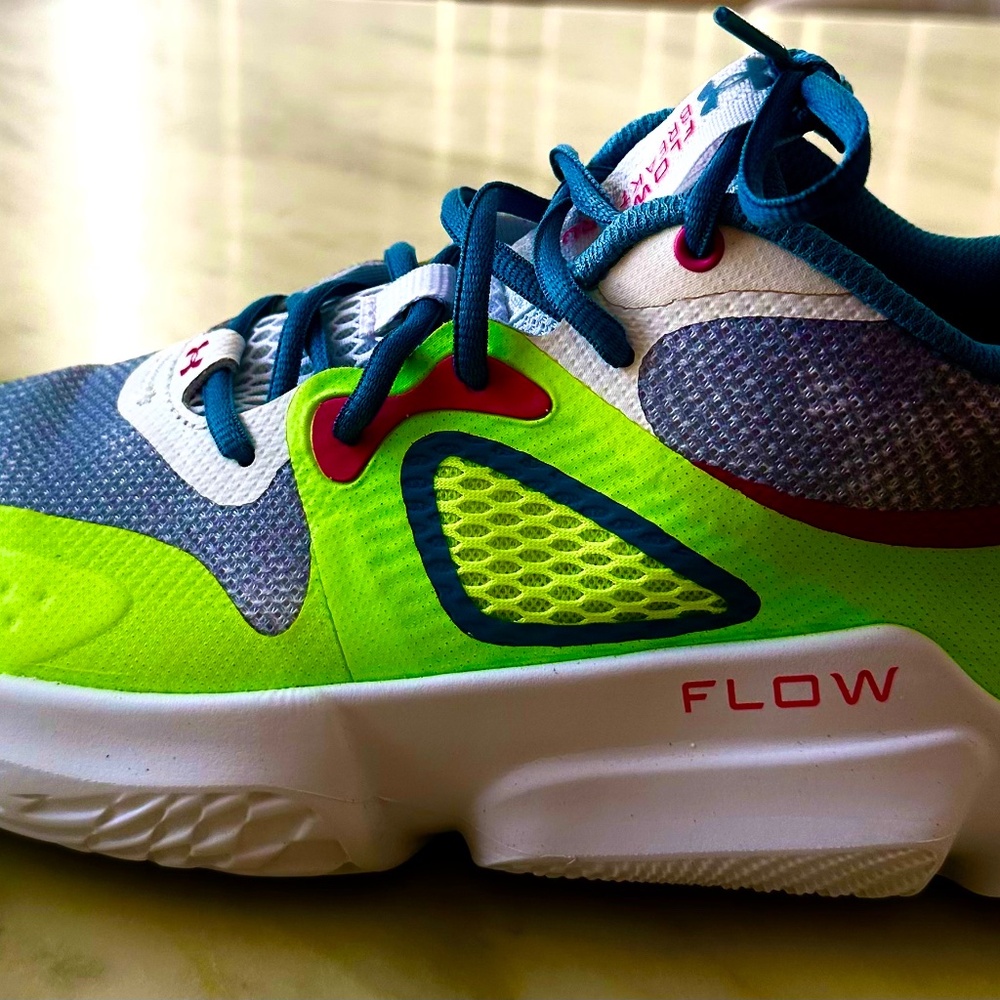 UNDER ARMOUR FLOW BREAKTHRU 3 LE WOMENS athletic/ Pickleball shoes, 9.5